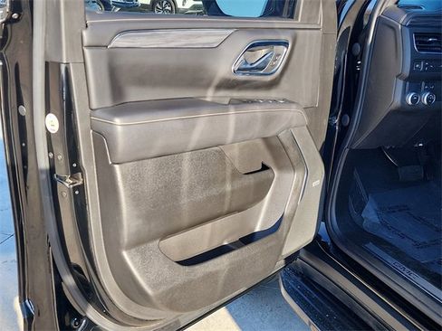 Used 2021 GMC Yukon XL SLT w/ SLT Premium Package image 10