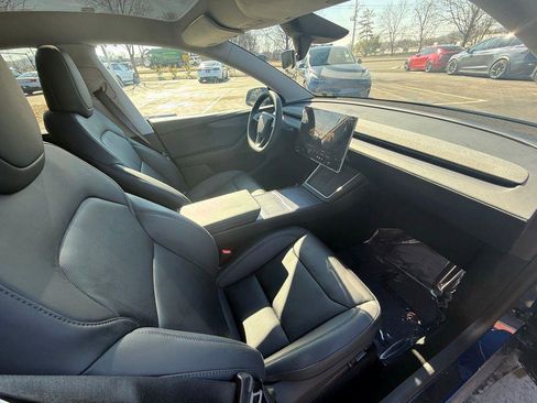 Used 2026 Tesla Model Y Long Range image 19