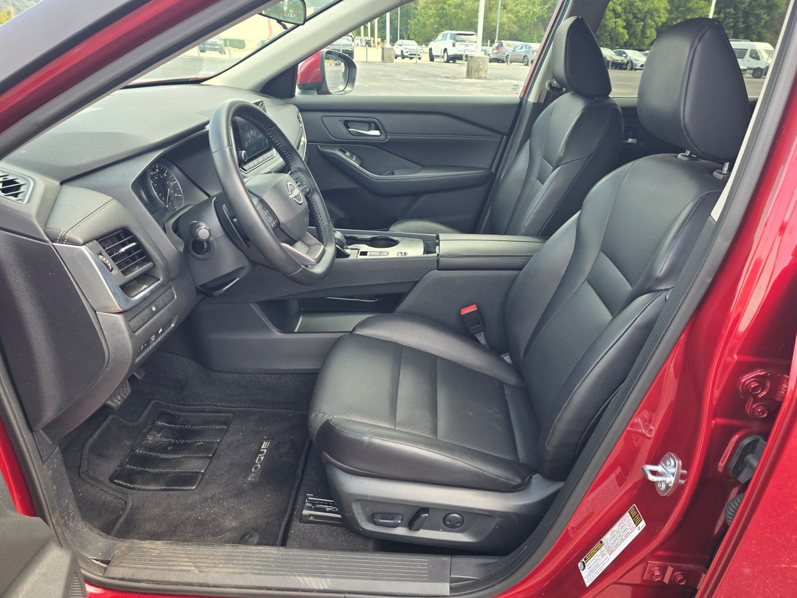 Used 2025 Nissan Rogue SV w/ SV Premium Package FWD image 12