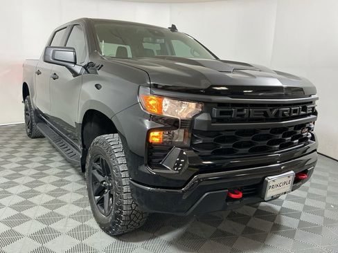 Used 2024 Chevrolet Silverado 1500 Custom Trail Boss w/ LPO, Dark Essentials Package AWD/4WD image 4