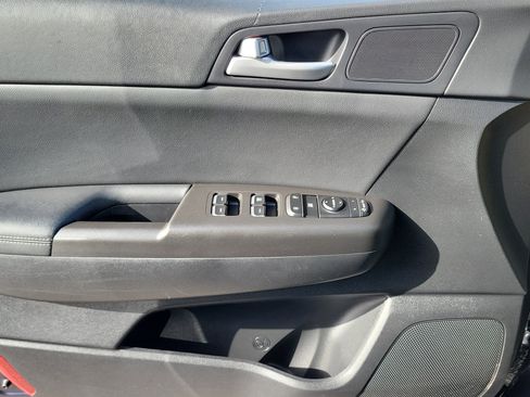 Used 2020 Kia Sportage S image 24