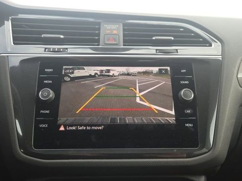 Used 2023 Volkswagen Tiguan SE R-Line image 32
