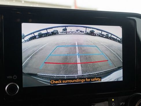 Used 2023 Toyota Highlander L image 19