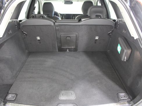 Used 2023 Volvo XC60 B5 Plus image 22