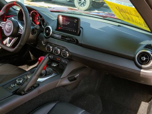 Used 2023 MAZDA MX-5 Miata Grand Touring RWD image 11