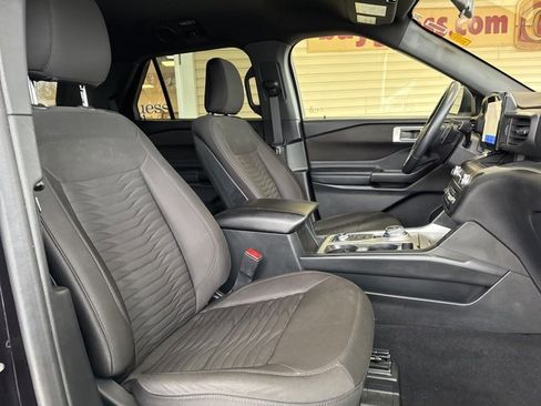 Used 2020 Ford Explorer XLT image 25