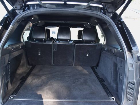 Used 2019 Land Rover Discovery SE AWD/4WD image 13