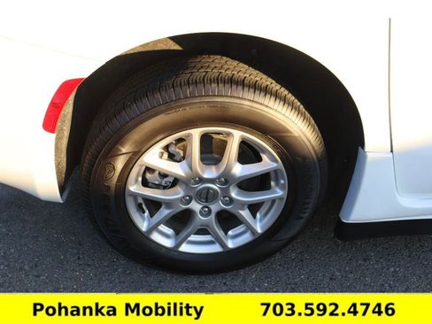 Used 2024 Chrysler Voyager LX image 34