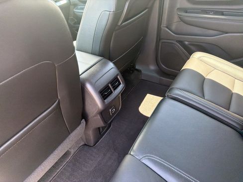 Used 2024 GMC Terrain SLT AWD/4WD image 27