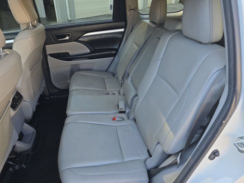Used 2018 Toyota Highlander XLE w/ Protection Package #3 AWD/4WD image 25
