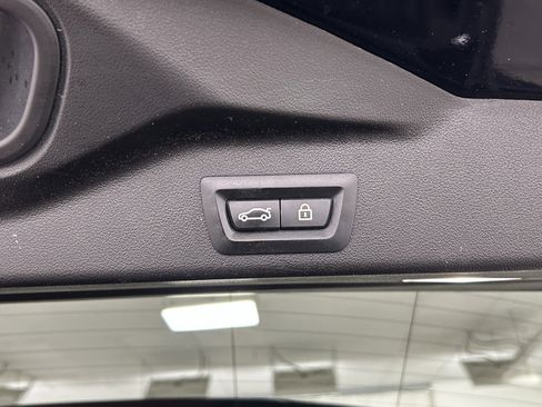 Used 2019 BMW X5 xDrive50i w/ M Sport Package image 40