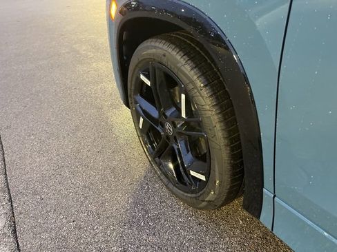 New 2026 Volkswagen Tiguan SE R-Line image 4