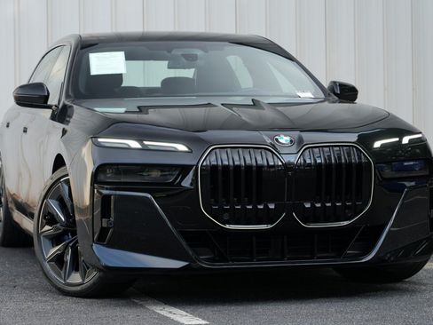 Used 2026 BMW 740i RWD image 4