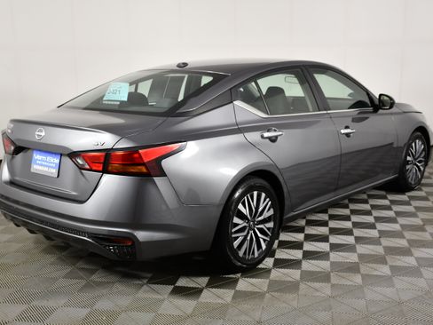 Used 2024 Nissan Altima 2.5 SV FWD image 6
