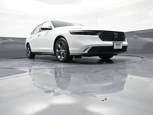 Certified 2023 Honda Accord EX image 27