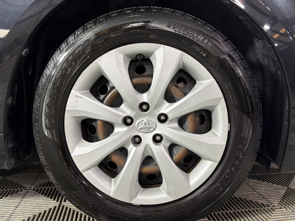 Used 2021 Toyota Corolla LE FWD image 35