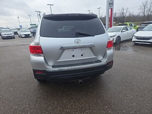Used 2012 Toyota Highlander SE w/ Tow Pkg image 6