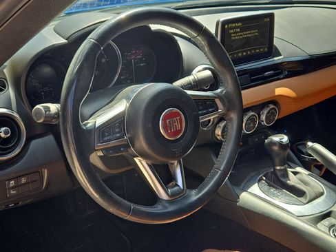 Used 2017 FIAT 124 Spider Lusso RWD image 10