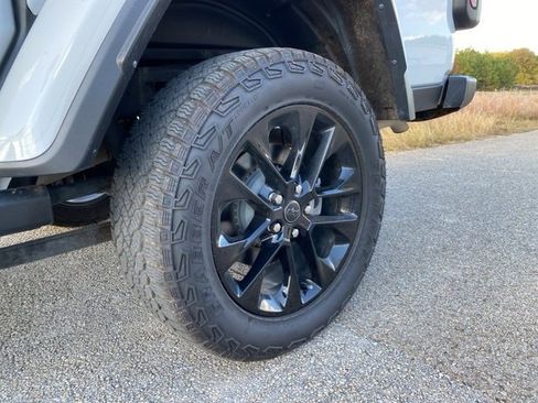 Used 2024 Jeep Gladiator Sport image 10