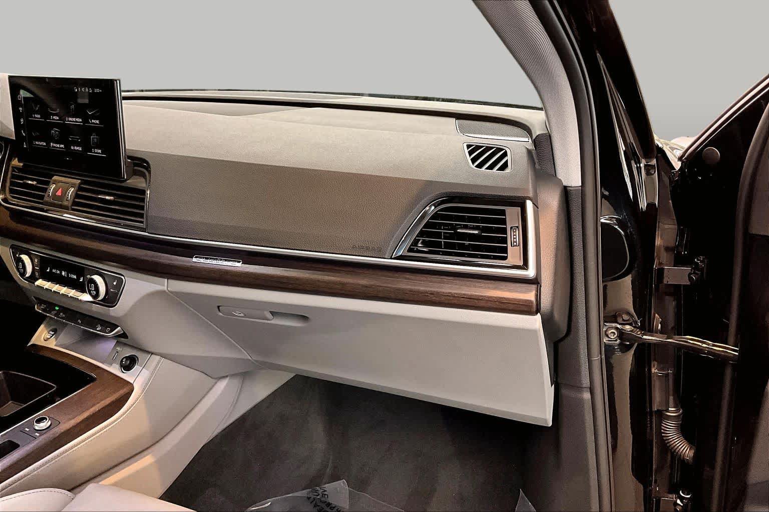 Certified 2025 Audi Q5 e Premium Plus w/ Premium Plus Package AWD/4WD image 19