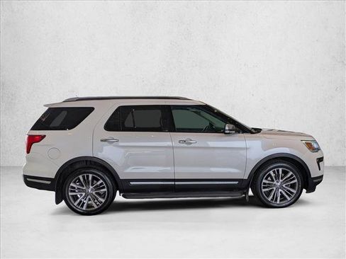 Used 2019 Ford Explorer Platinum image 4