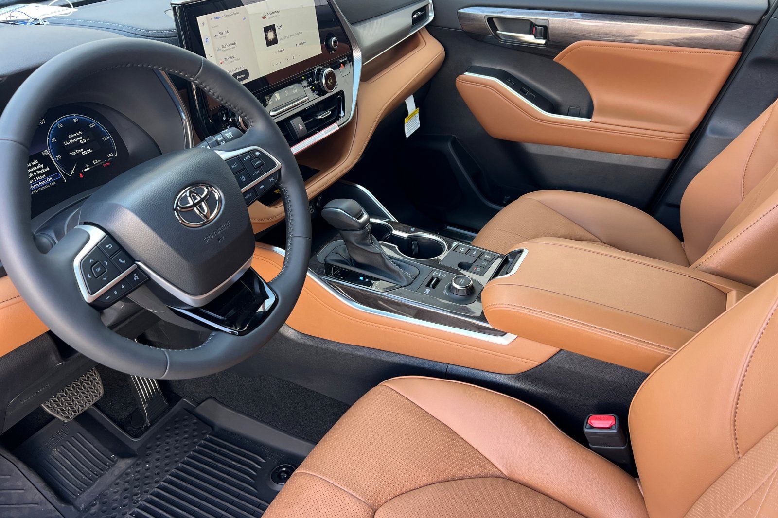 Certified 2026 Toyota Highlander Platinum AWD/4WD image 9