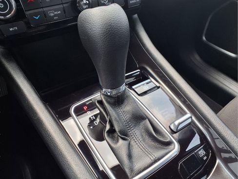 Used 2025 Jeep Compass Sport image 17