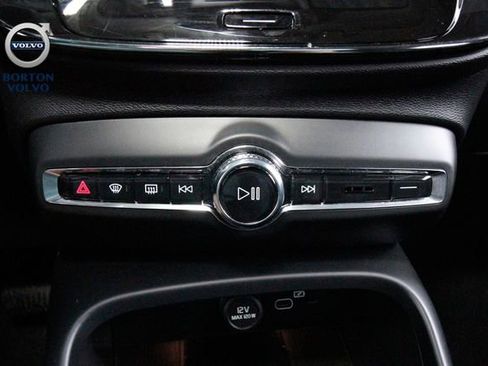 Certified 2025 Volvo XC40 B5 Core image 12