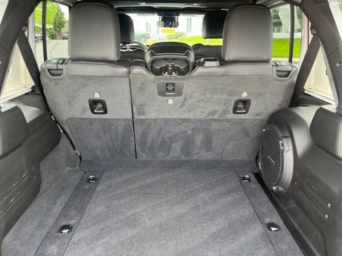 Used 2025 Jeep Wrangler Unlimited Rubicon AWD/4WD image 42