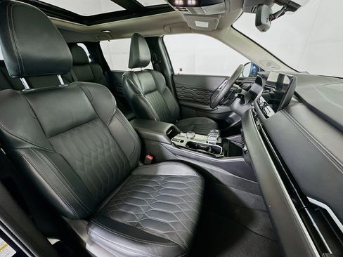 Used 2025 Mitsubishi Outlander SEL image 35