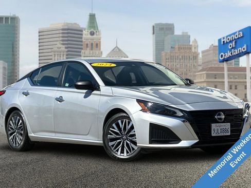 Used 2024 Nissan Altima 2.5 SV FWD image 3