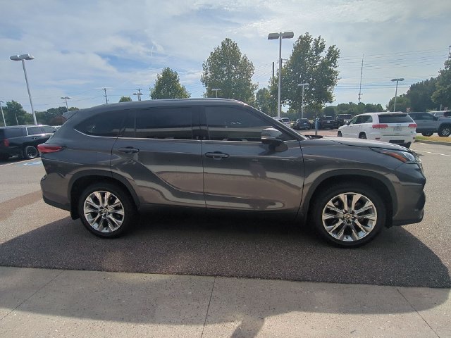 Used 2023 Toyota Highlander Limited FWD image 9