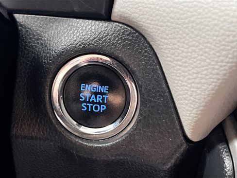 Used 2019 Toyota RAV4 XLE w/ Convenience Package FWD image 24