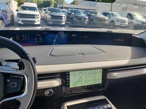 New 2026 Lincoln Navigator Premiere AWD/4WD image 31
