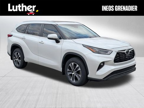 Used 2023 Toyota Highlander XLE AWD/4WD image 1