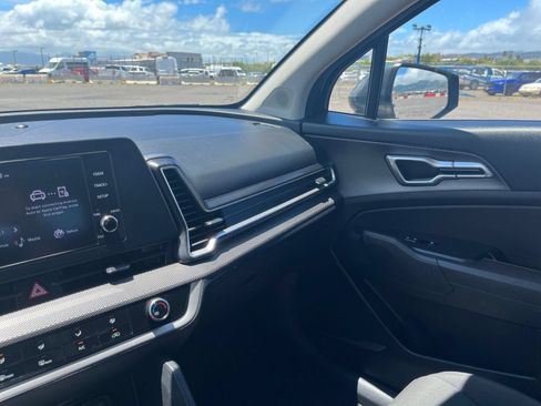 Used 2025 Kia Sportage LX FWD image 30