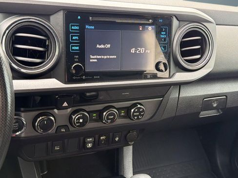 Used 2018 Toyota Tacoma TRD Off-Road AWD/4WD image 25