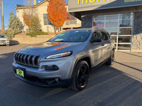 Used 2016 Jeep Cherokee Latitude image 2