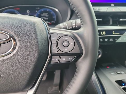Used 2024 Toyota Venza LE image 18