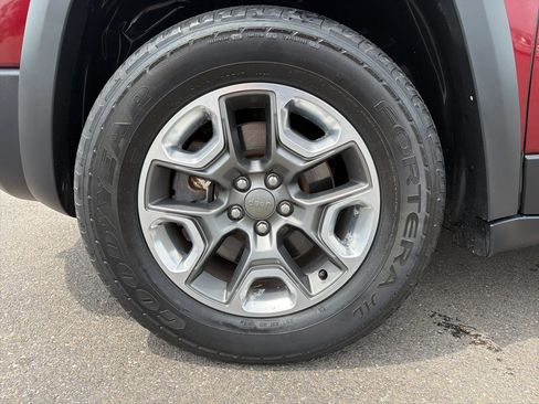 Used 2019 Jeep Cherokee Trailhawk w/ Cold Weather Group AWD/4WD image 22