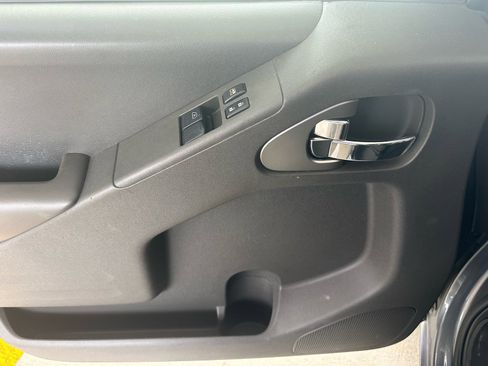 Used 2017 Nissan Frontier SV image 20