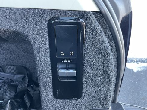 Used 2023 Land Rover Range Rover SE image 37