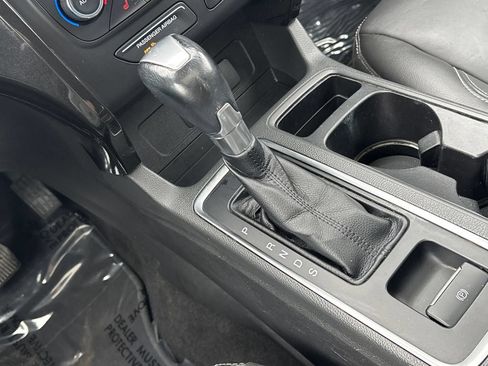 Used 2017 Ford Escape Titanium AWD/4WD image 22
