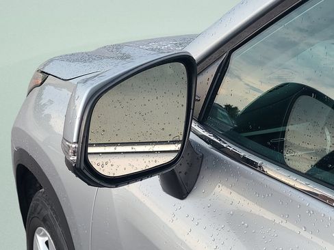 Used 2023 Toyota Highlander L FWD image 25