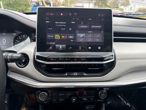 Used 2023 Jeep Compass Limited image 20