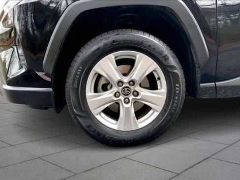 Used 2020 Toyota RAV4 XLE image 10