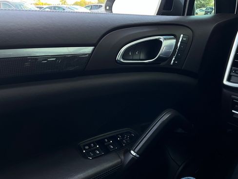 Used 2016 Porsche Cayenne GTS image 22