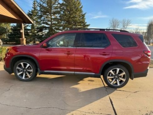 Used 2023 Honda Pilot Elite image 3