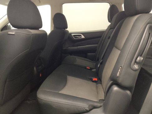 Used 2018 Nissan Pathfinder SV AWD/4WD image 18