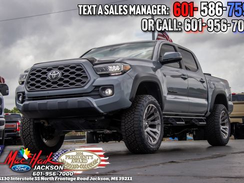 Used 2021 Toyota Tacoma TRD Off-Road w/ Technology Package AWD/4WD image 3